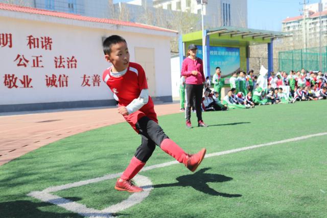 艰苦环境无法阻碍坚定前行的步伐